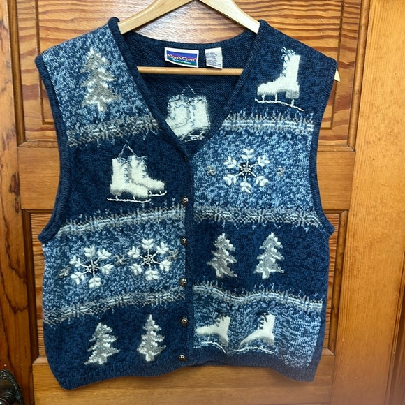 Nortcreast sweater vest blue and white knitted wit winter designs size medium - Picture 1 of 12